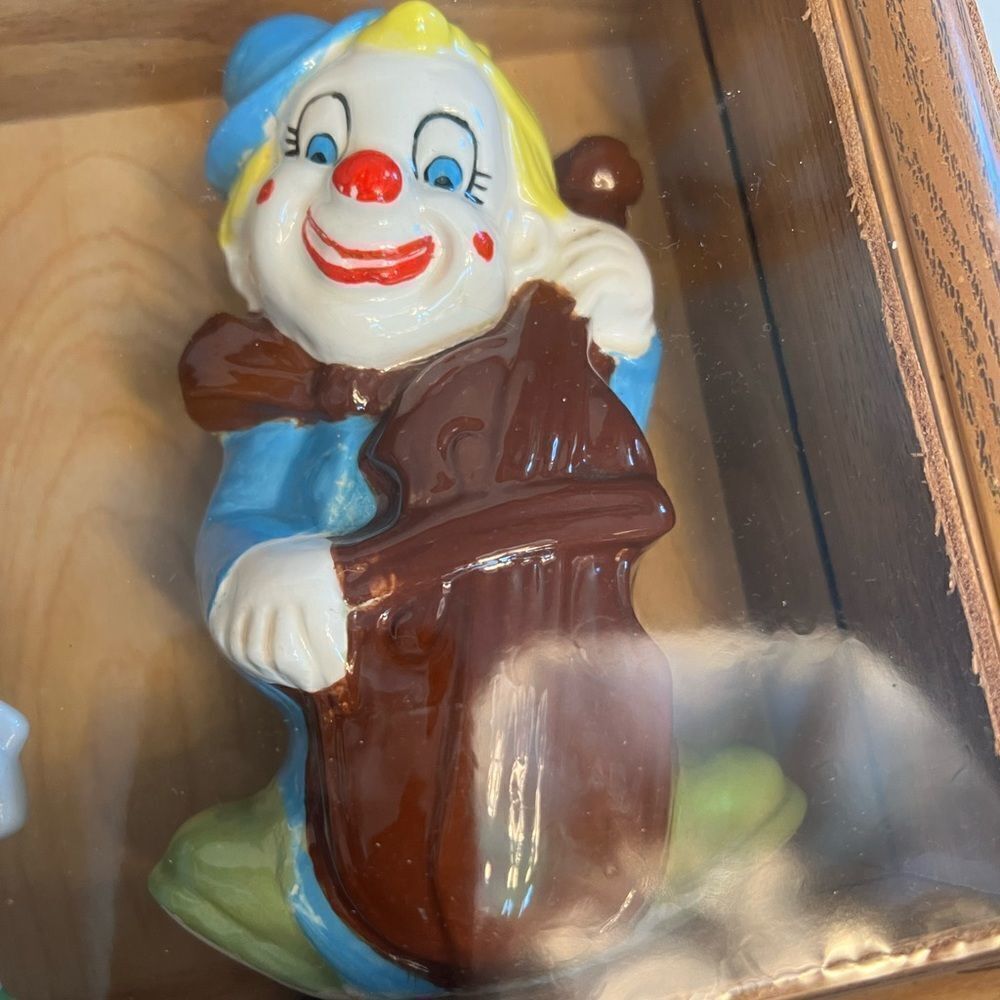 Encased Clowns - Picture 4 of 14